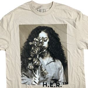 HER‎ T-Shirt Womens M Beige Floral Gabriella Sarmiento R&B Artist Portrait Art